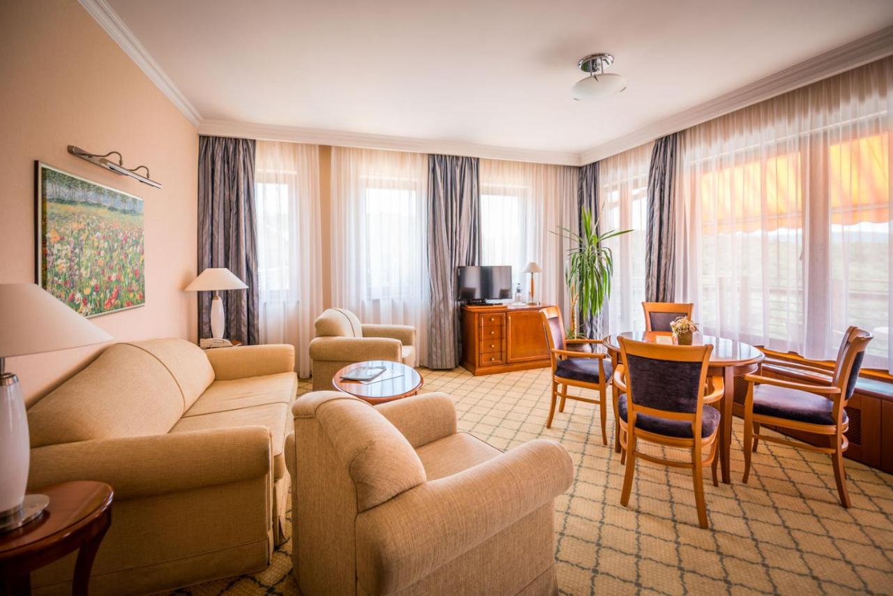 וישגרד Silvanus Hotel מראה חיצוני תמונה